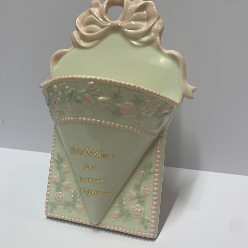 Vintage Avon Gift Collection Sentimental Moments Porcelain Vase - Mother - Picture 3 of 15